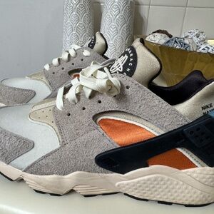 *SOLD* Nike Air Huarache Koromogae- Moon Fossil & Dutch Blue- Women’s size 9